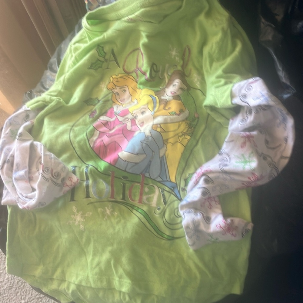 FINAL MARKDOWN Girls Disney a royal holiday long sleeved tee medium